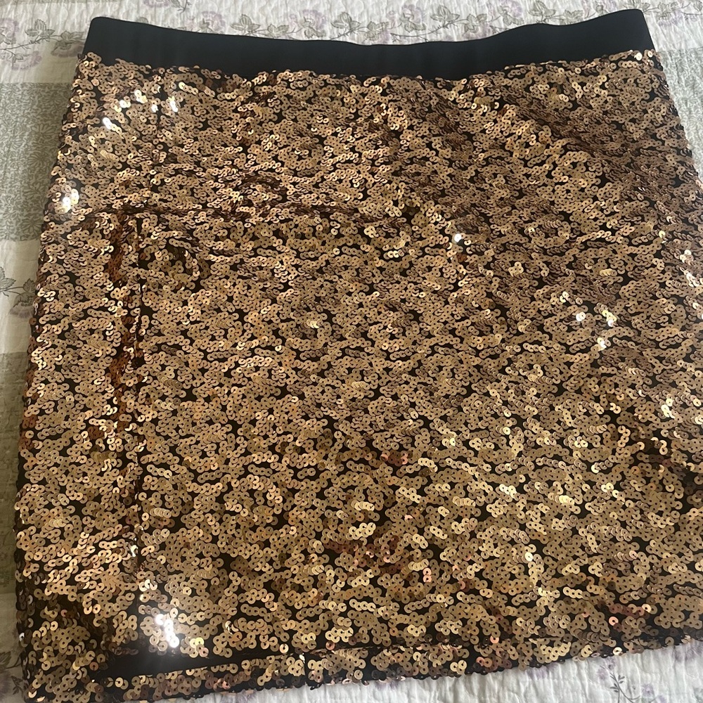 Torrid, gold sequin skirt, never worn, Size 3x